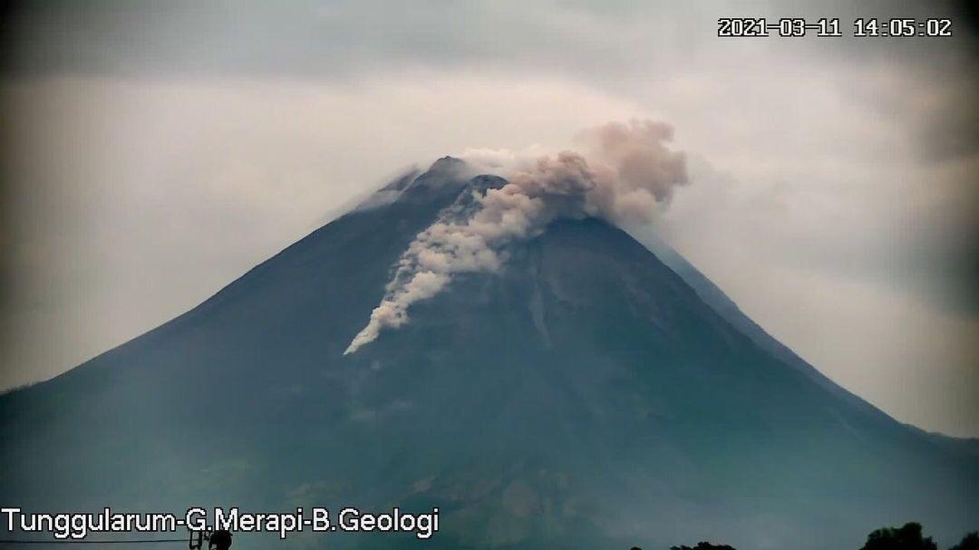 Siang Ini Merapi Kembali Luncurkan Awan Panas