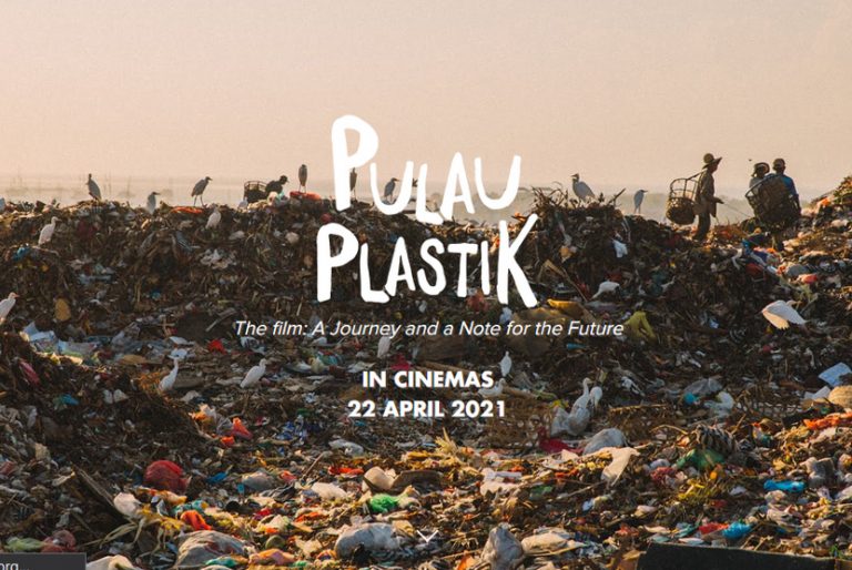 Menengok Film Dokumenter Pulau Plastik Karya Dhandy Laksono