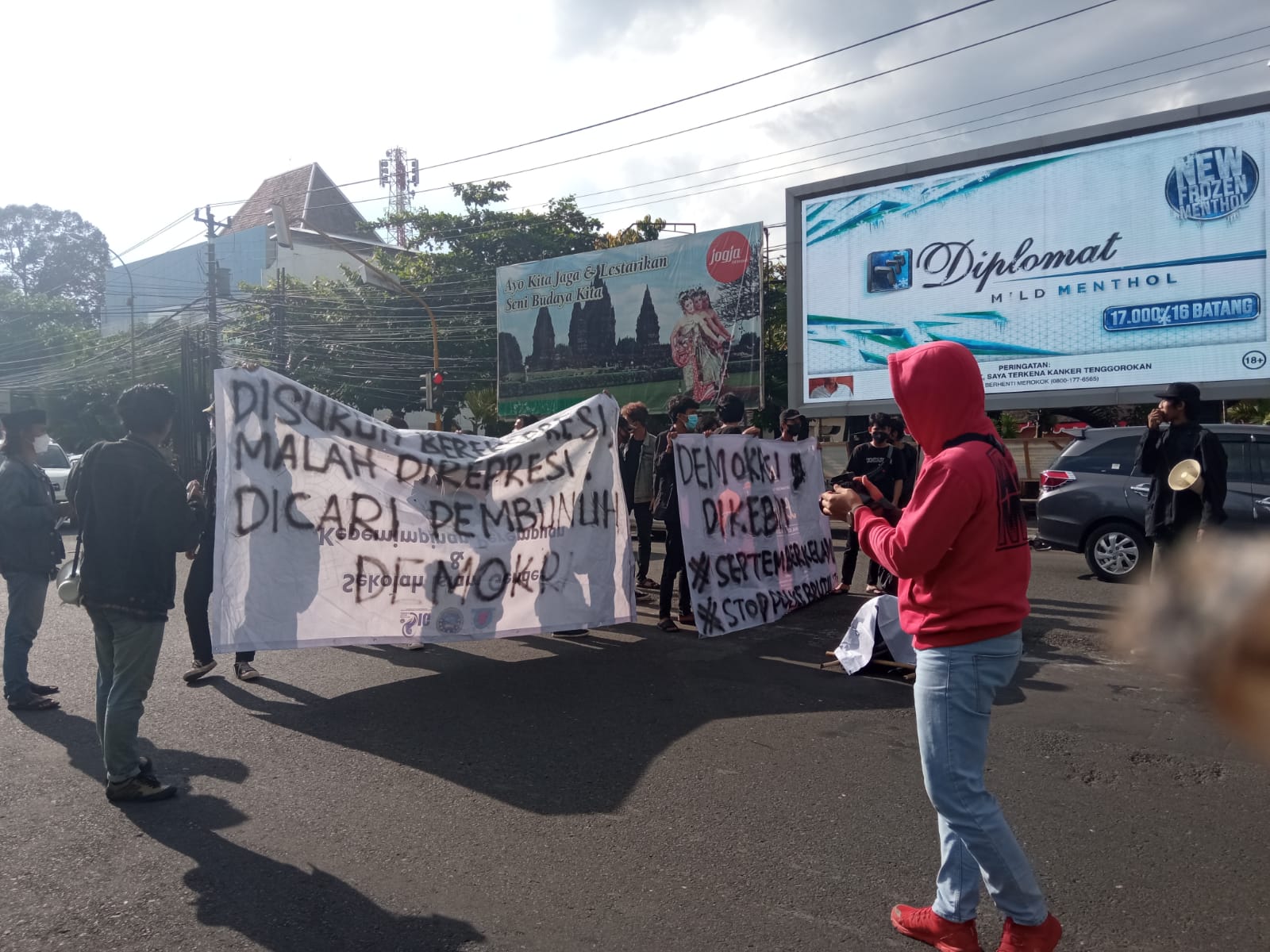 FAM-J dan MASKOP Gelar Aksi Memperingati Hari Demokrasi Internasional