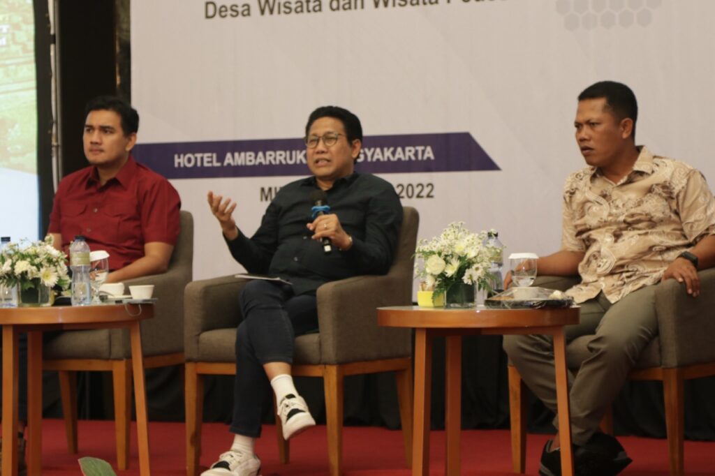 Diskusi Panel Pemberdayaan Desa, Gus Menteri Tegaskan 2 Kunci Ketahanan Desa