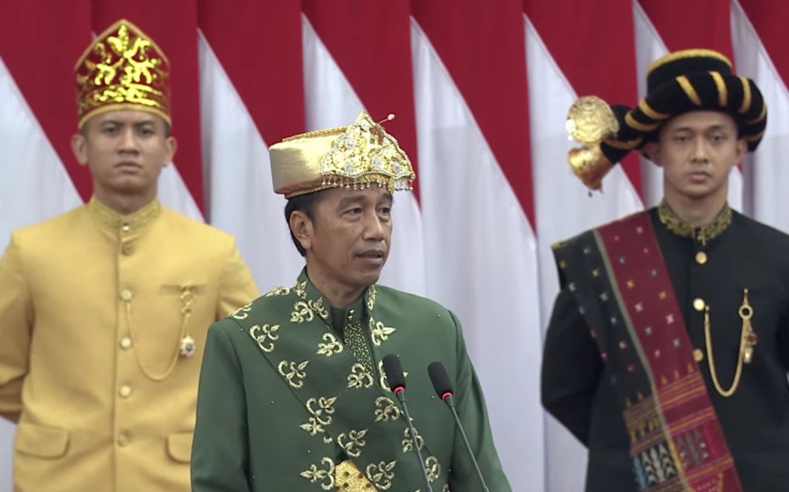 Tampil Beda, Presiden Jokowi Kenakan Baju Adat Bangka Belitung Bermotif Rebung