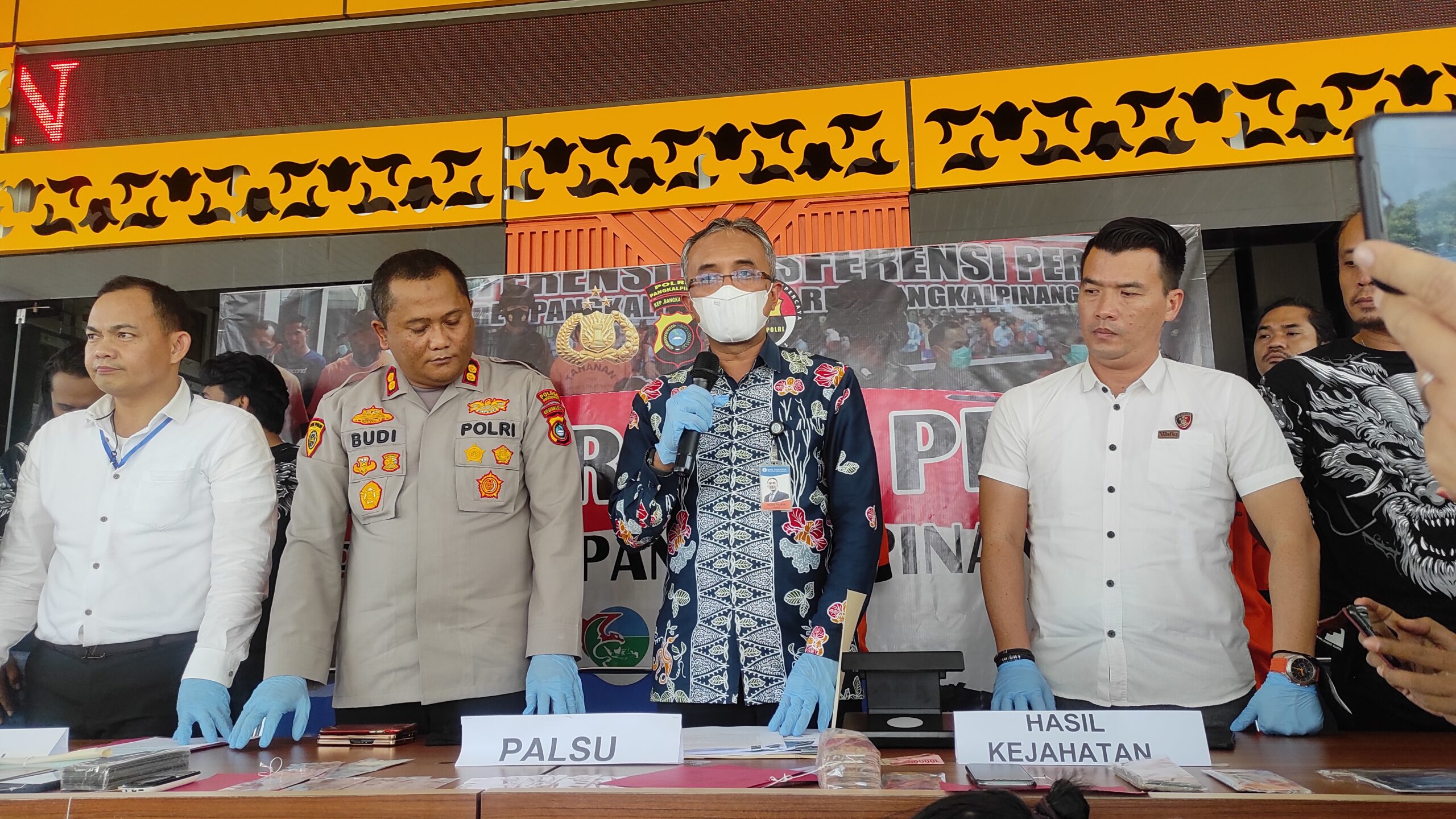 Konferensi Pers Polresta Pangkalpinang terkait edaran uang palsu (Foto :RN)