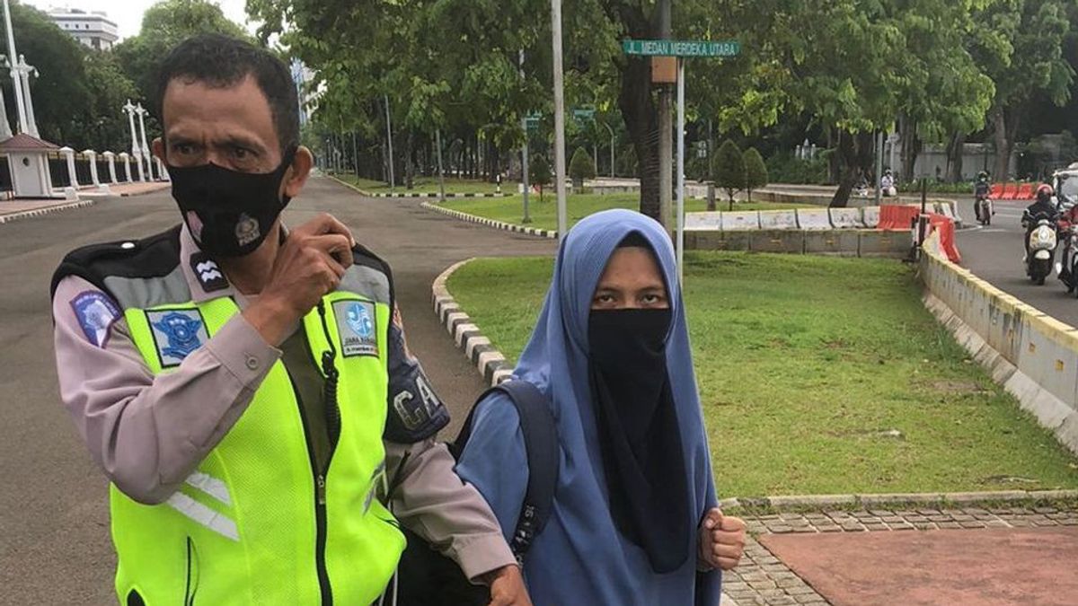 Fakta Perempuan Bercadar Yang Menodongkan Pistol Ke Istana