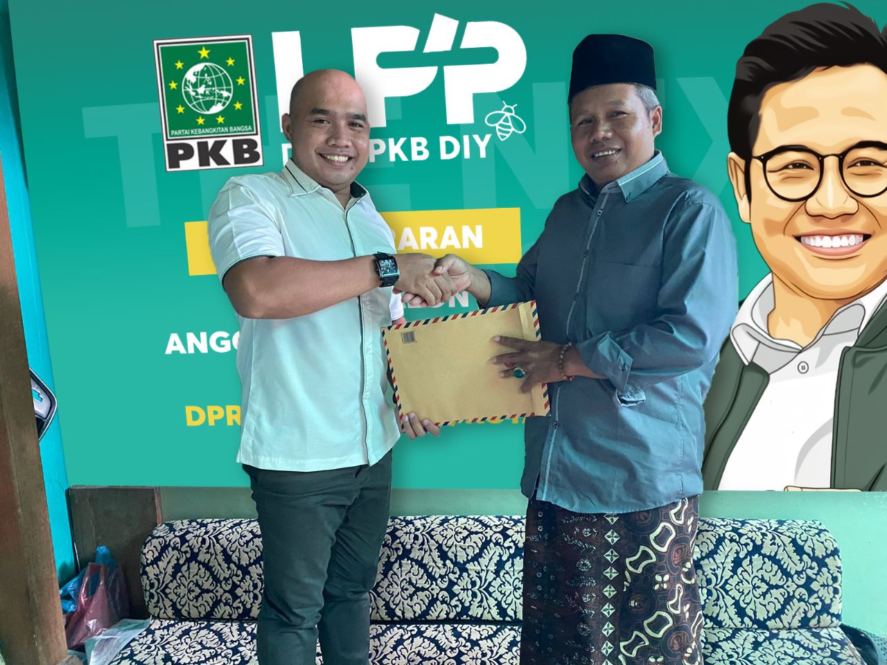 Muhammad Rosul mneyerahkan berkas persyaratan Calon Legislati ke Jumakir PKB