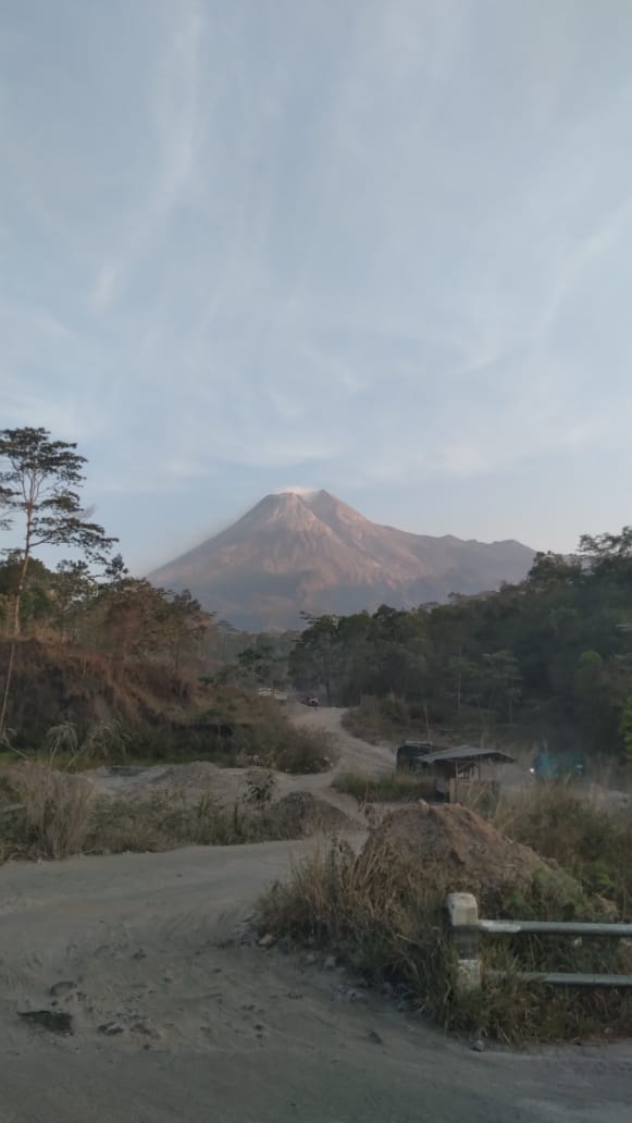 Kopi Merapi: Tempat Ngopi Dengan View Gunung Merapi yang Spektakuler