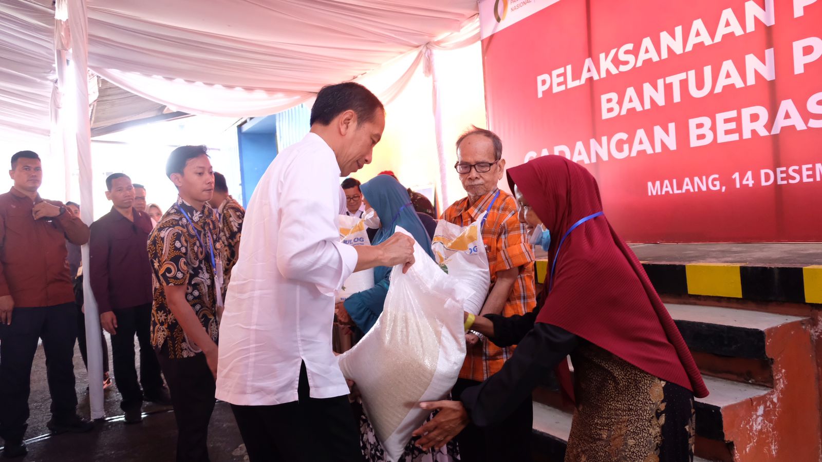 Pemerintah Tambah Jumlah Penerima Bantuan Pangan Bulog di Tengah Kenaikan Harga Beras