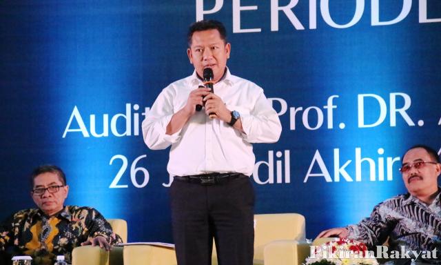 Rektor UII Yogyakarta Sikapi Tentang Mundurnya Demokrasi Di Indonesia