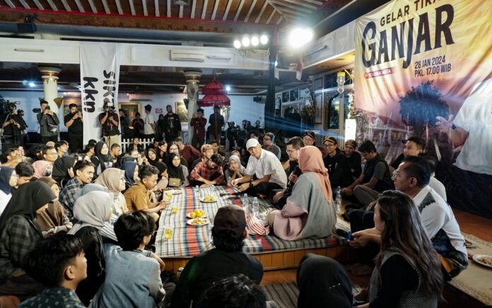 Ganjar Kunjungi Yogyakarta Temui Sejumlah Mahasiswa Bahas Pendidikan