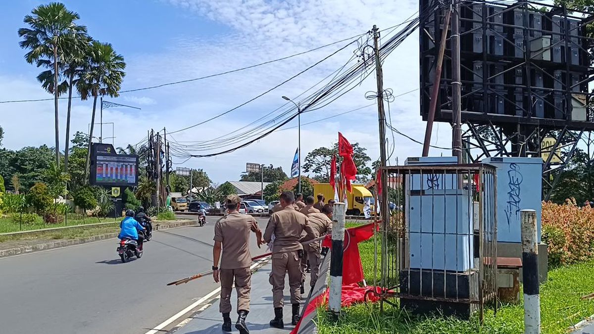 Ahmad Doli Minta Pihak-Pihak Terkait Penyelenggara Pemilu Tertibkan Alat Peraga Kampanye Yang Tidak Sesuai Aturan