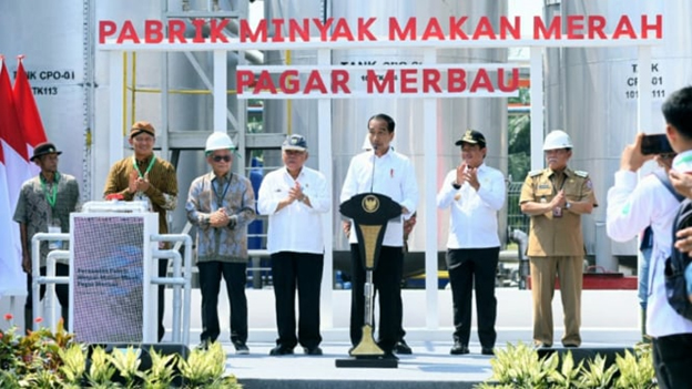 Presiden Resmi Buka Pabrik Minyak Makan Merah